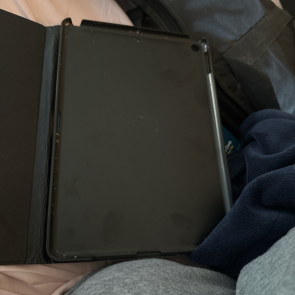 Amazon Essentials Black Tablet Case